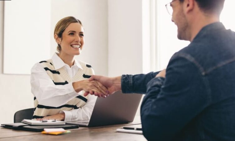 Cómo Negociar tu Salario en la Entrevista (Guía Definitiva)